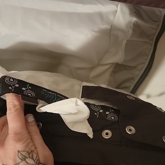 Betty Rides Sample Snowboarding Jacket - Picture 8 of 12